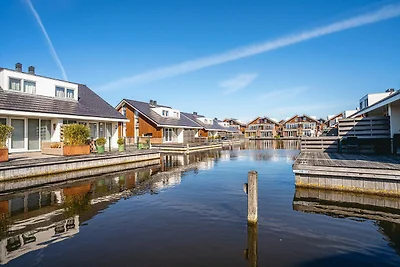 Hausboot im Waterpark mit eigenem Steg