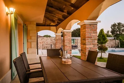Villa a Kras con piscina