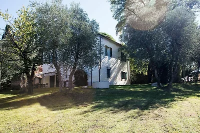Moderne Villa mit Swimmingpool in Ghizzano...