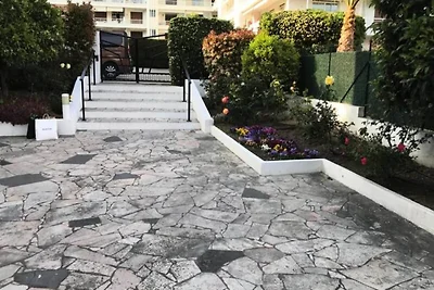 Designstudio mit Terrasse und Strand