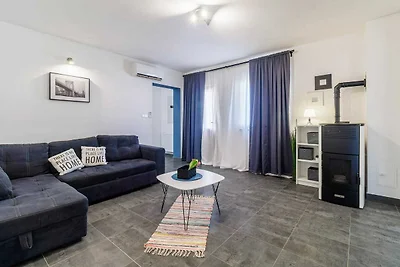 Ferienhaus in Loborika mit privatem Pool