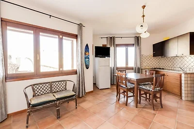 Con espacio exterior privado y aparcamiento.