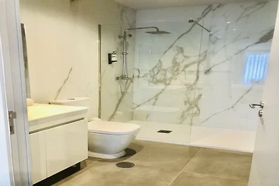 Helle und geräumige Wohnung in Porto