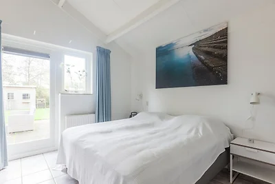 Geräumiges Ferienhaus mit Sauna in Strandnähe