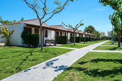 Tropischer Bungalow mit Terrasse