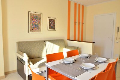 Kleurrijk appartement in Lazise op rustige...