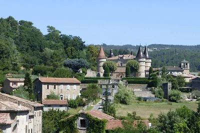 Piccola casa con piscina in comune a...