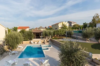 Spaziosa casa vacanze con piscina a Rasanze