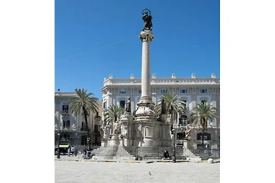 Casa Meli dietro Piazza San Domenico