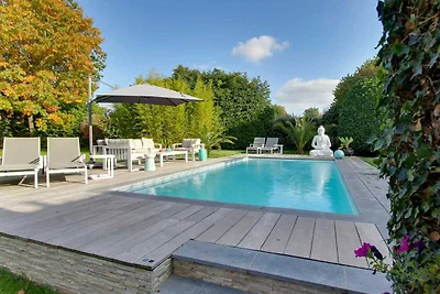 Schöne ländliche Villa mit schönem Pool