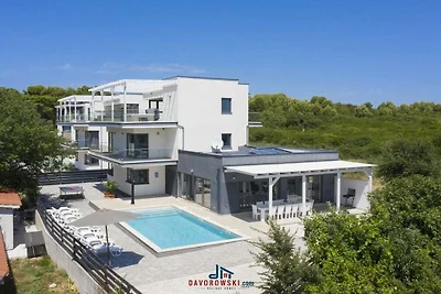 Villa in Pomer mit Schwimmbecken