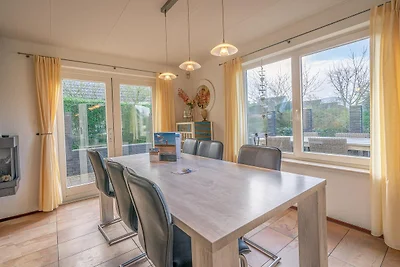 Charmante Villa mit Sauna in der Nähe von De...