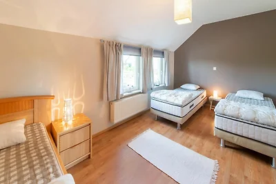 Einladendes Ferienhaus in Robertville mit...