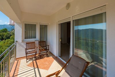 Geräumige Wohnung in Grižane mit Swimmingpool