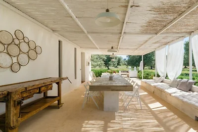 Villa Aura d'Olivo / UTNZ
