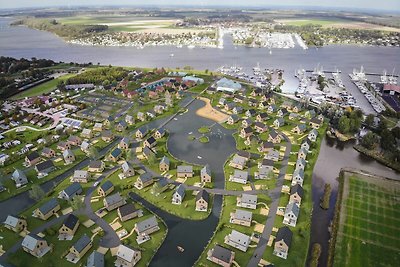 Luxe villa met sauna, gelegen aan het water o...