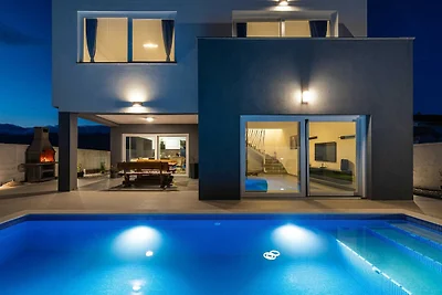 Villa mit Panoramablick auf Meer und Velebit