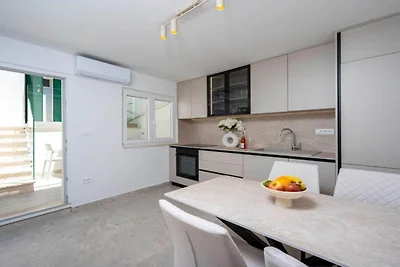 Apartman Dolce - Apartment With Terrace And...