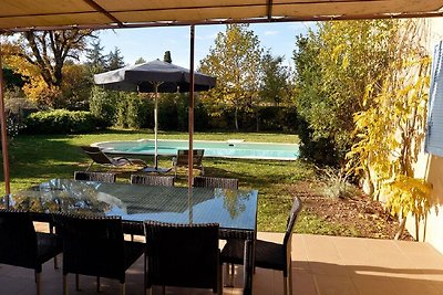 Villa provenzal de lujo con jardín y piscina ...
