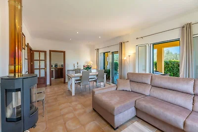 Landhaus mit Pool für 6 Gäste