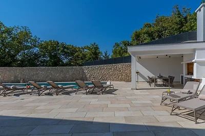 Villa in Crikvenica mit Schwimmbecken