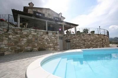 Sereen wonen in een stenen villa in Marche