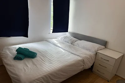 Rahal Hackney |  Double Room Shared washroom