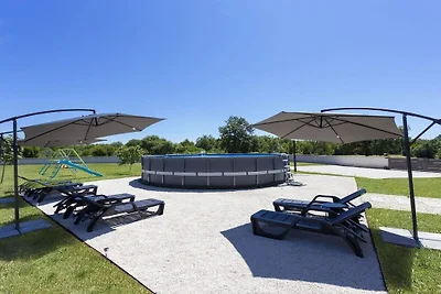 Luxuriöses Apartment mit Pool