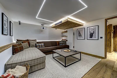 Quality Chalet with pastries & housekeeping...