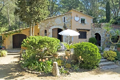 Villa a Palafrugell con giardino