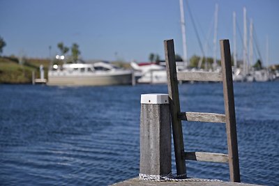 Villa sull'acqua con pontile direttamente sul...