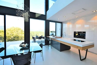 Villa in Buger mit Dachterrasse, Pool und...