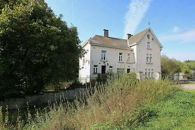 Herrenhaus in Bastogne mit Garten