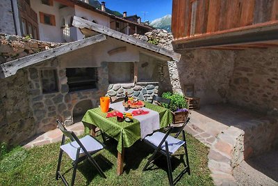 Modernes Haus im Val di Fiemme mit Garten