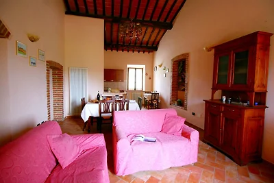 Schönes Bauernhaus in Asciano mit Schwimmbad