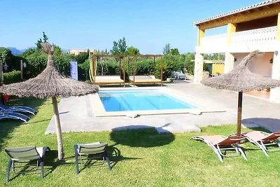 Ruime villa in Alcúdia met zwembad