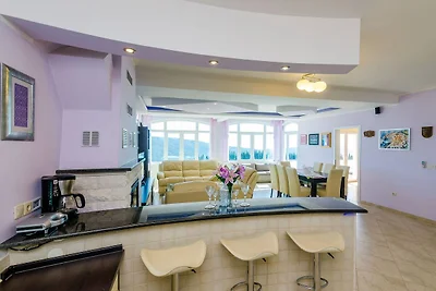 Villa Mateo - Three Bedroom Apartment with Te...