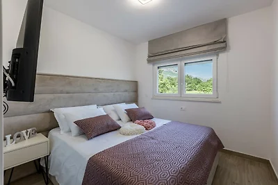 Scenic Kastel Luksic Apartments - Three Bedro...