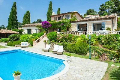 Villa bij Cannes met zwembad en uitzicht