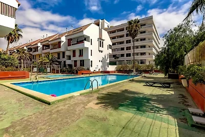Appartamento ad Arona con piscina all'aperto