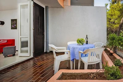 Apartment in Jelsa mit Swimmingpool