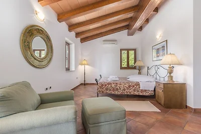 Villa in Koromacno mit Balkon