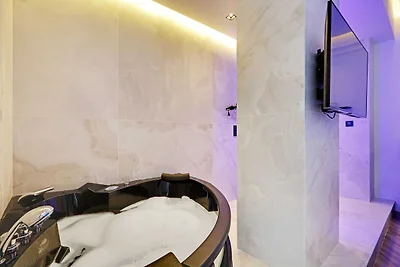 Suite met airconditioning en jacuzzi Beaubour...