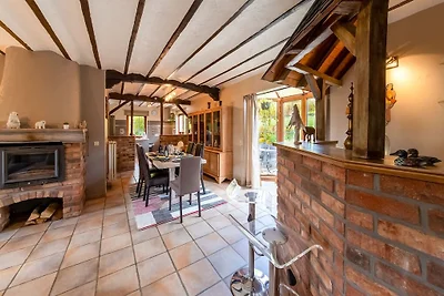 Ferienhaus mit Terrasse und Whirlpool in...