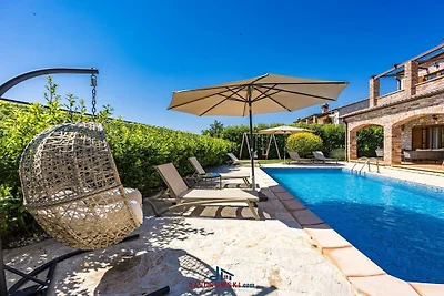 Villa in Čabrunići mit Schwimmbecken