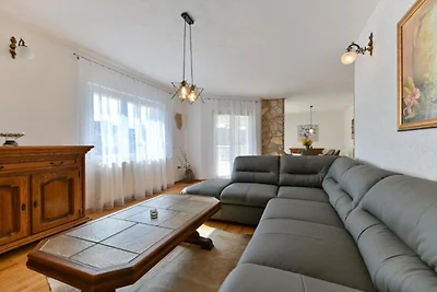 Deluxe Three Bedroom Apartment with Balcony a...