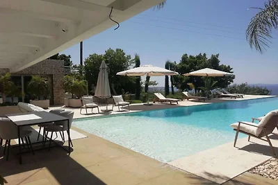 Villa in Patras mit Pool am Strand