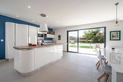 Villa contemporanea con piscina privata