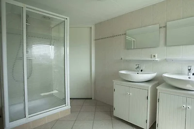 Vakantiehuis in Medemblik met terras