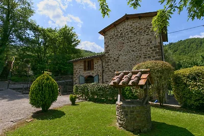 Due dimore caratteristiche in una tenuta in...